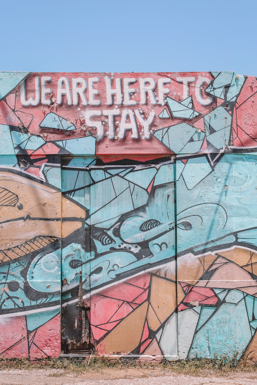 Graffiti "We are here to stay" à San Nicolas - Aruba - Îles ABC - Caraïbes