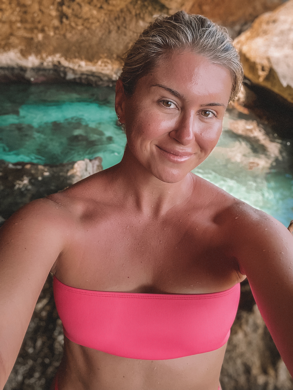 Selfie with pink bikini in the Cave Pool - Aruba - ABC Islands