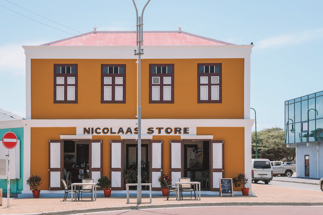 Facade Nicolaas Store du Culture Café à San Nicolas - Aruba - Îles ABC - Caraïbes