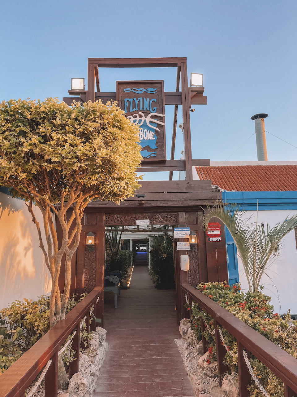 L'entrée du restaurant Flying Fishbone - Aruba - Îles ABC - Caraïbes