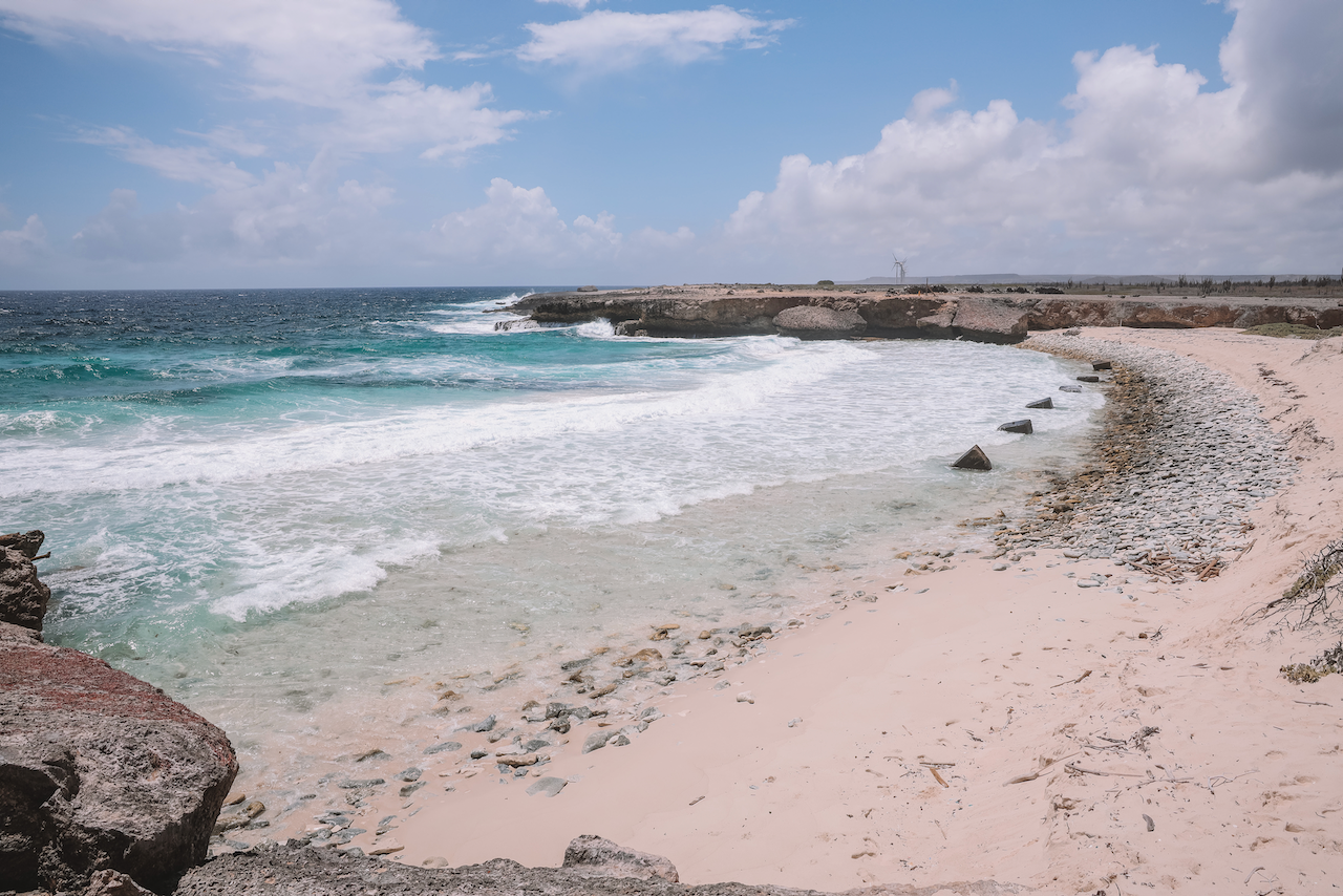 Journée venteuse à Playa Chikitu - Parc national de Washington-Slagbaai - Bonaire - Îles ABC - Caraïbes