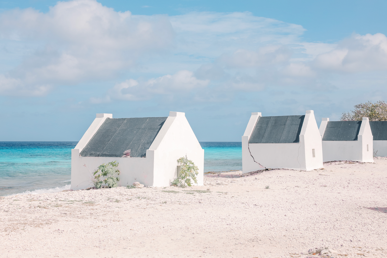 Anciennes maisons d'esclaves blanches - Bonaire - Îles ABC - Caraïbes
