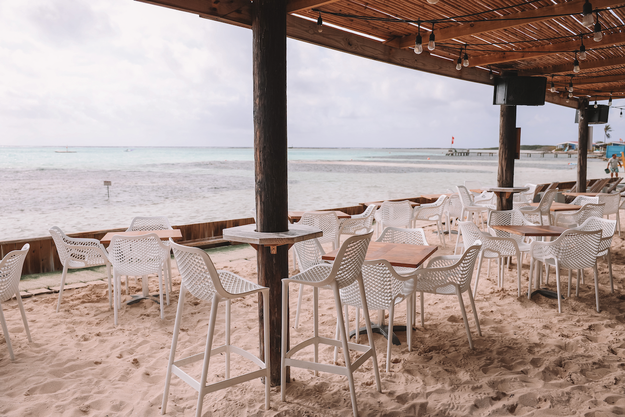 Les tables du restaurant Sebastian's à Jibe City - Bonaire - Îles ABC - Caraïbes