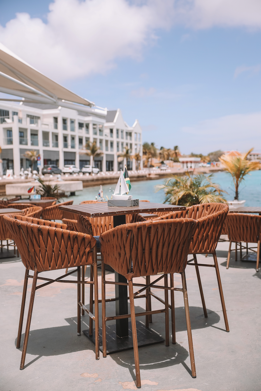 Les tables de Karels Beach Bar - Kralendijk - Bonaire - Îles ABC - Caraïbes