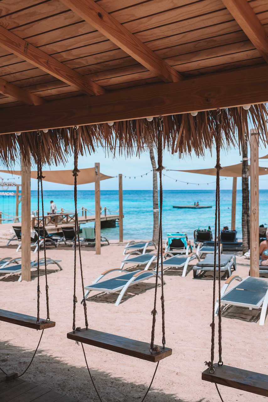 Balançoires du bar de Kokomo Beach - Curaçao - Îles ABC - Caraïbes