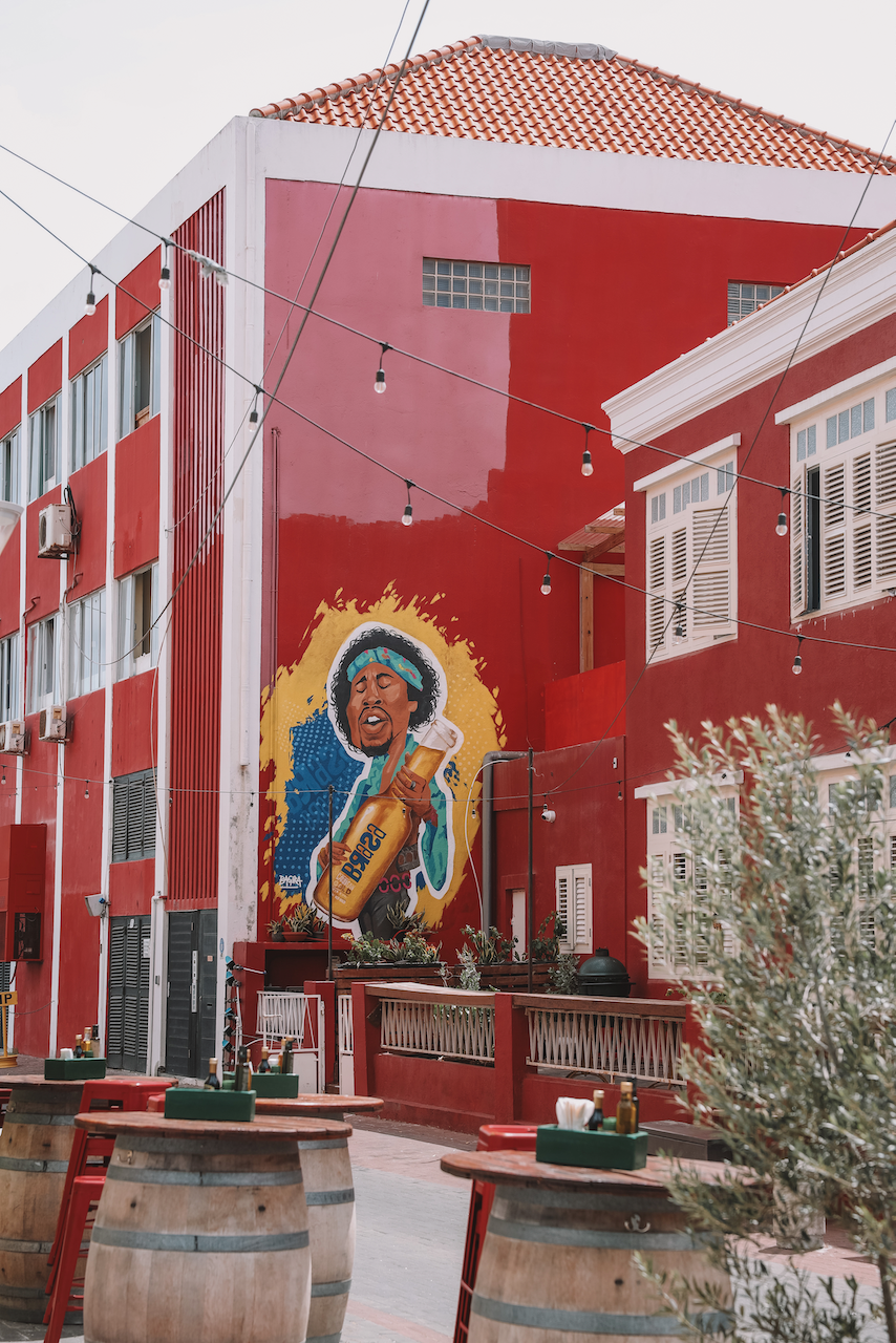 Mural d'un homme buvant une bière - Willemstad - Curaçao - Îles ABC - Caraïbes