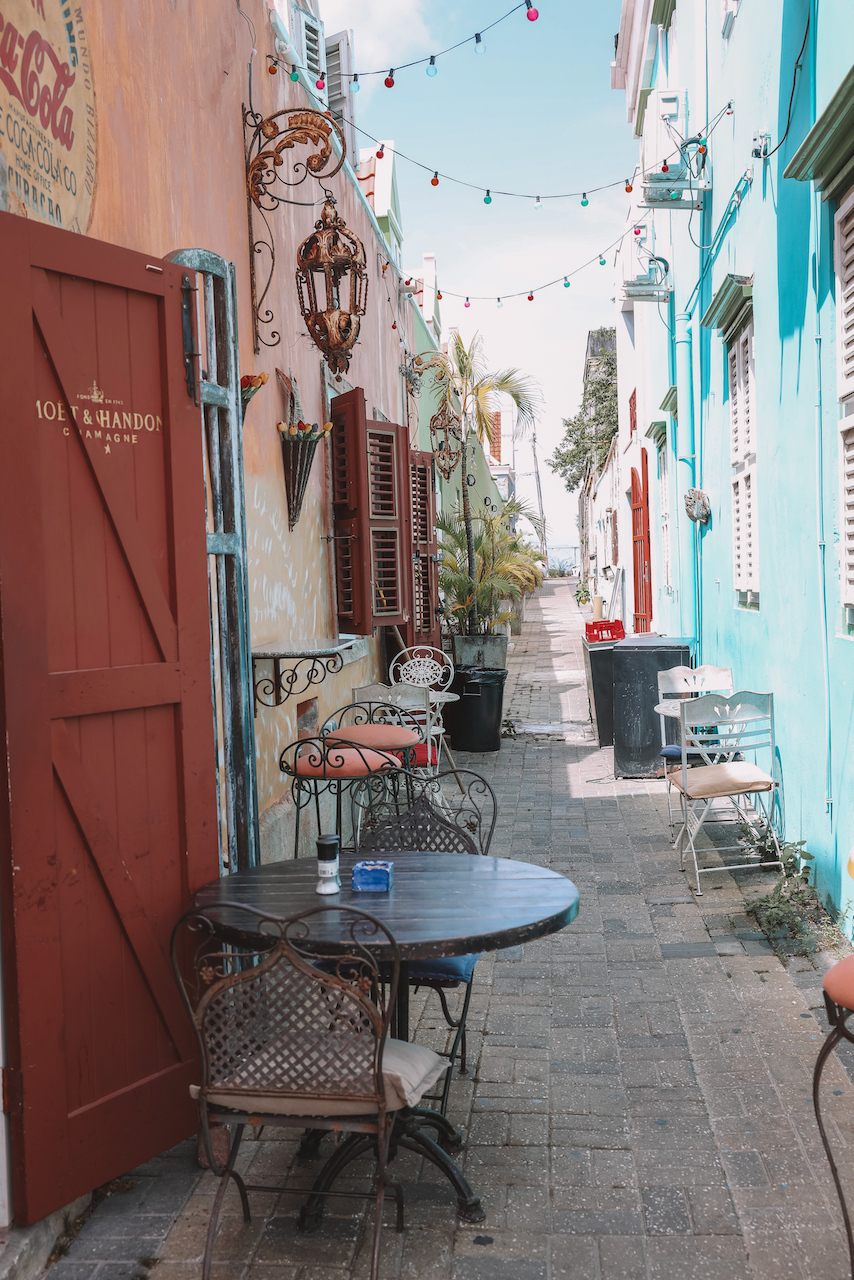 The cute alleyway next to Mundo Bizarro - Willemstad - Curaçao - ABC Islands