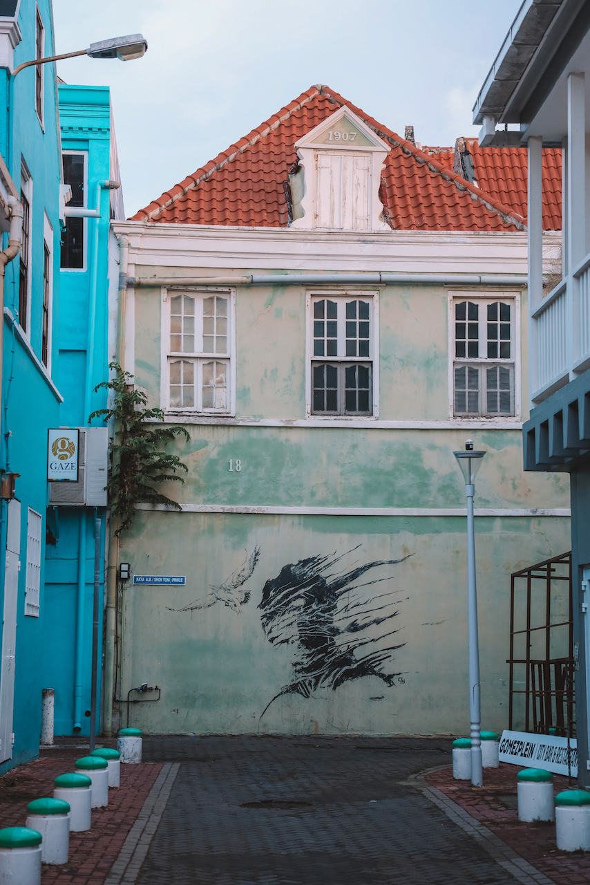 Graffiti d'un visage dans le vent - Willemstad - Curaçao - Îles ABC - Caraïbes