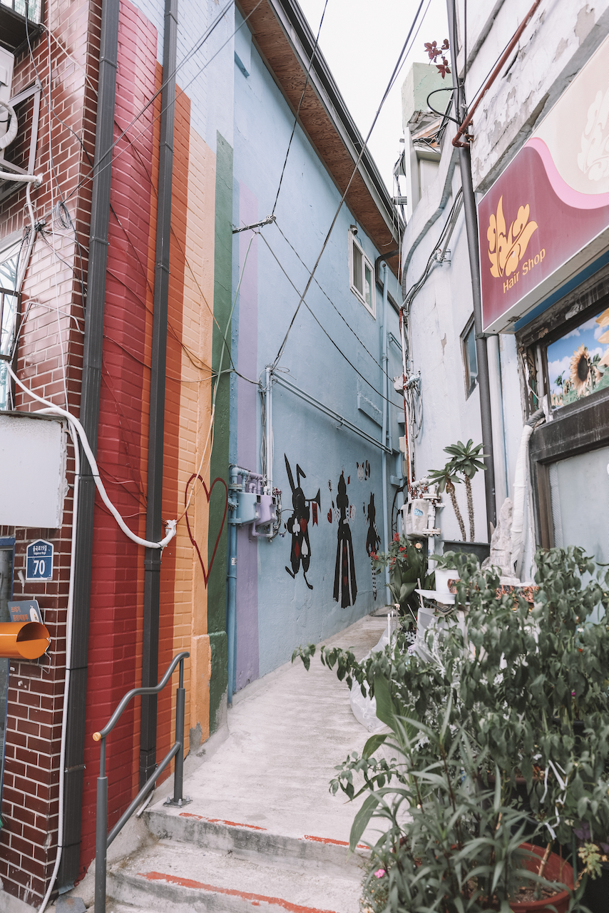 Little alleyway at Ihwa Mural Village - Seoul - South Korea