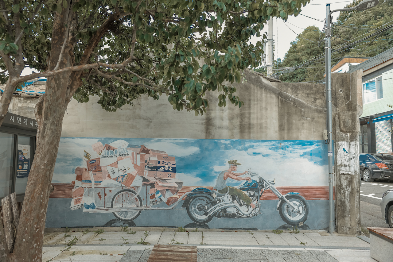 Graffiti d'une moto au village Ihwa Mural - Séoul - Corée du Sud