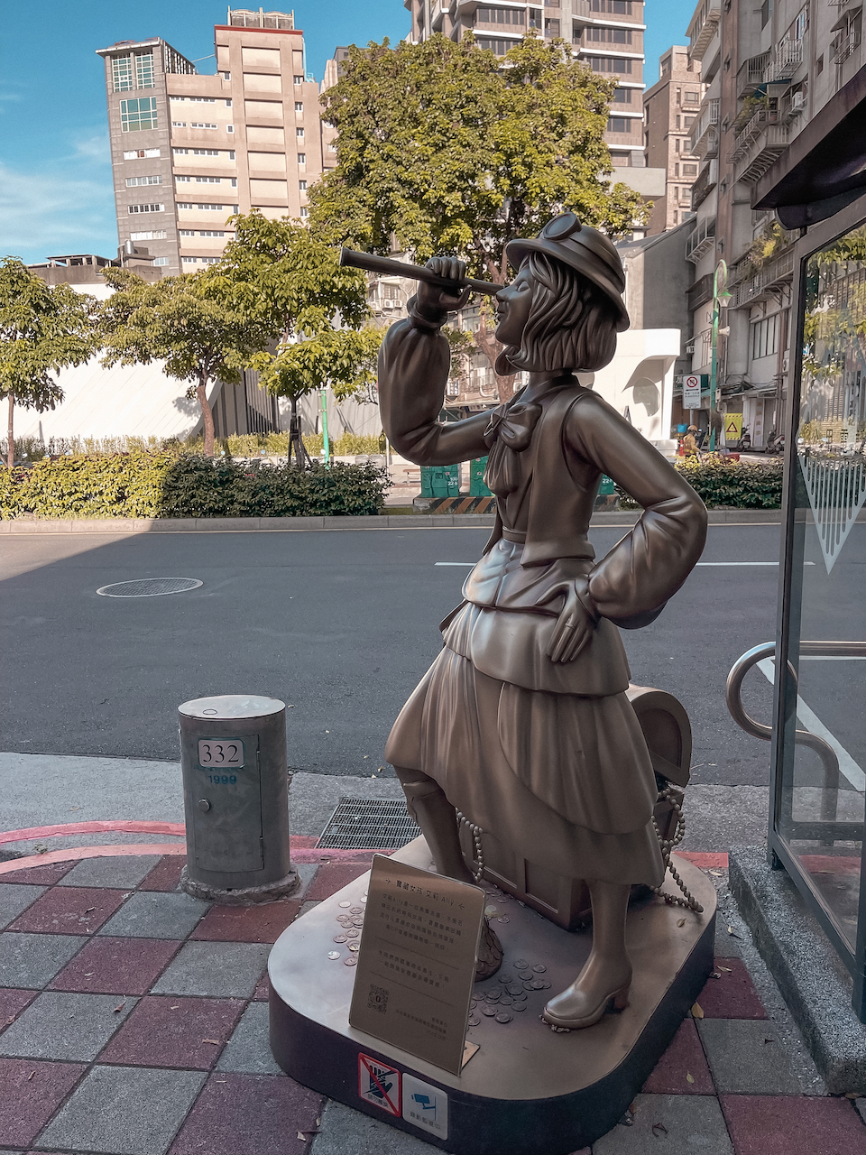 Woman explorer bronze statue - Taipei - Taiwan