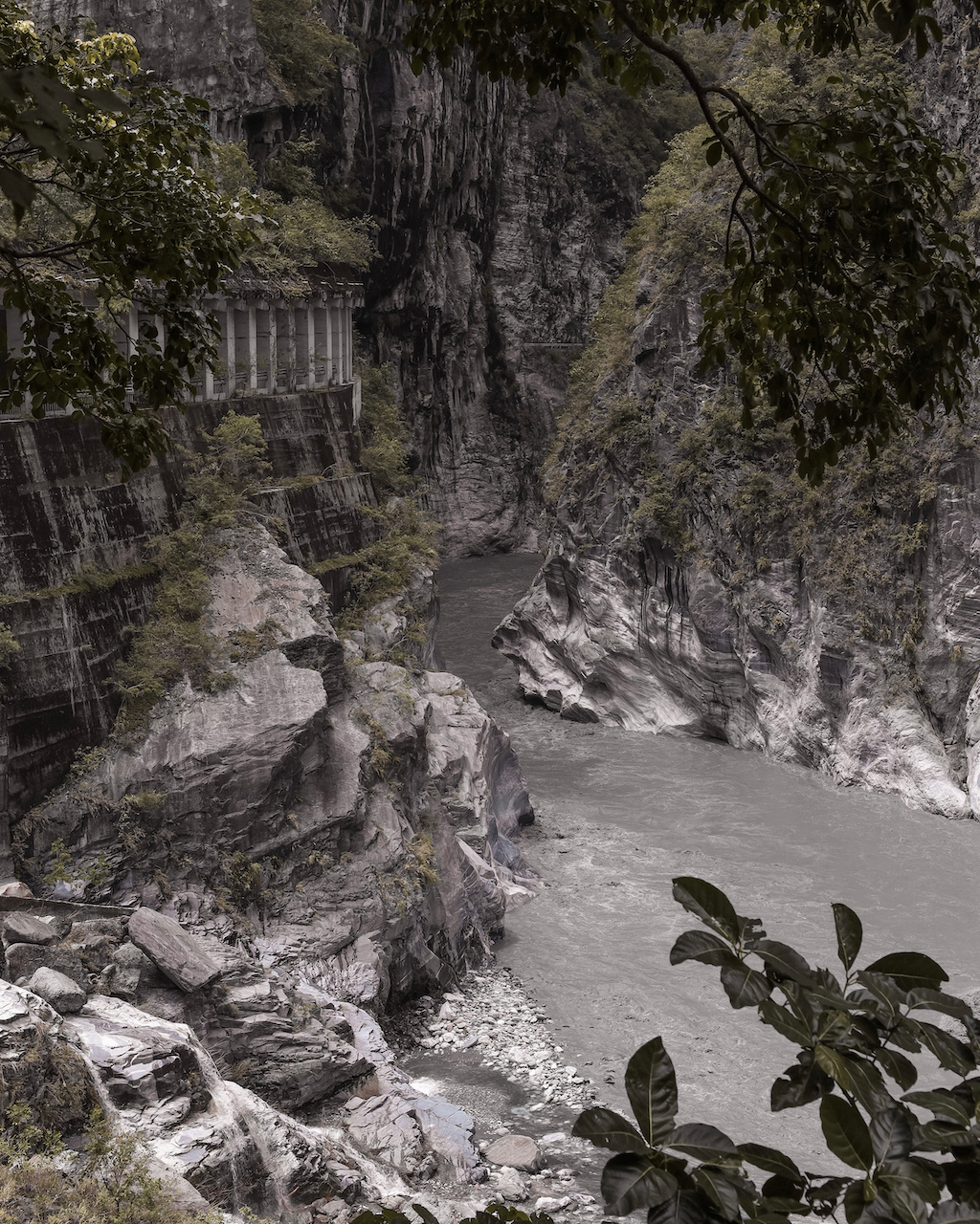 La route qui s'enfonce dans la gorge - Taroko Gorge - Taipei - Taïwan