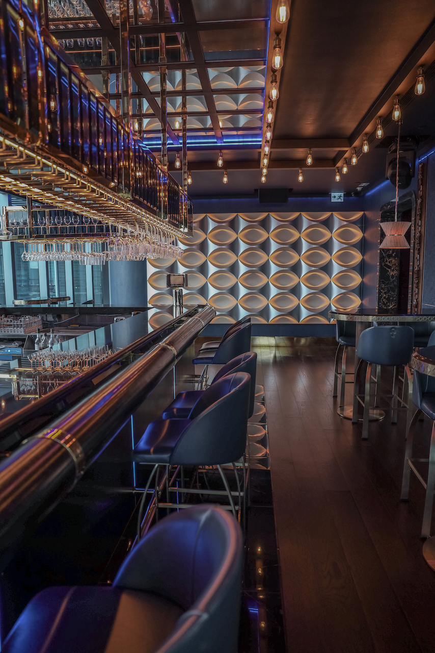 Le bar moderne du restaurant aqua - Hong Kong