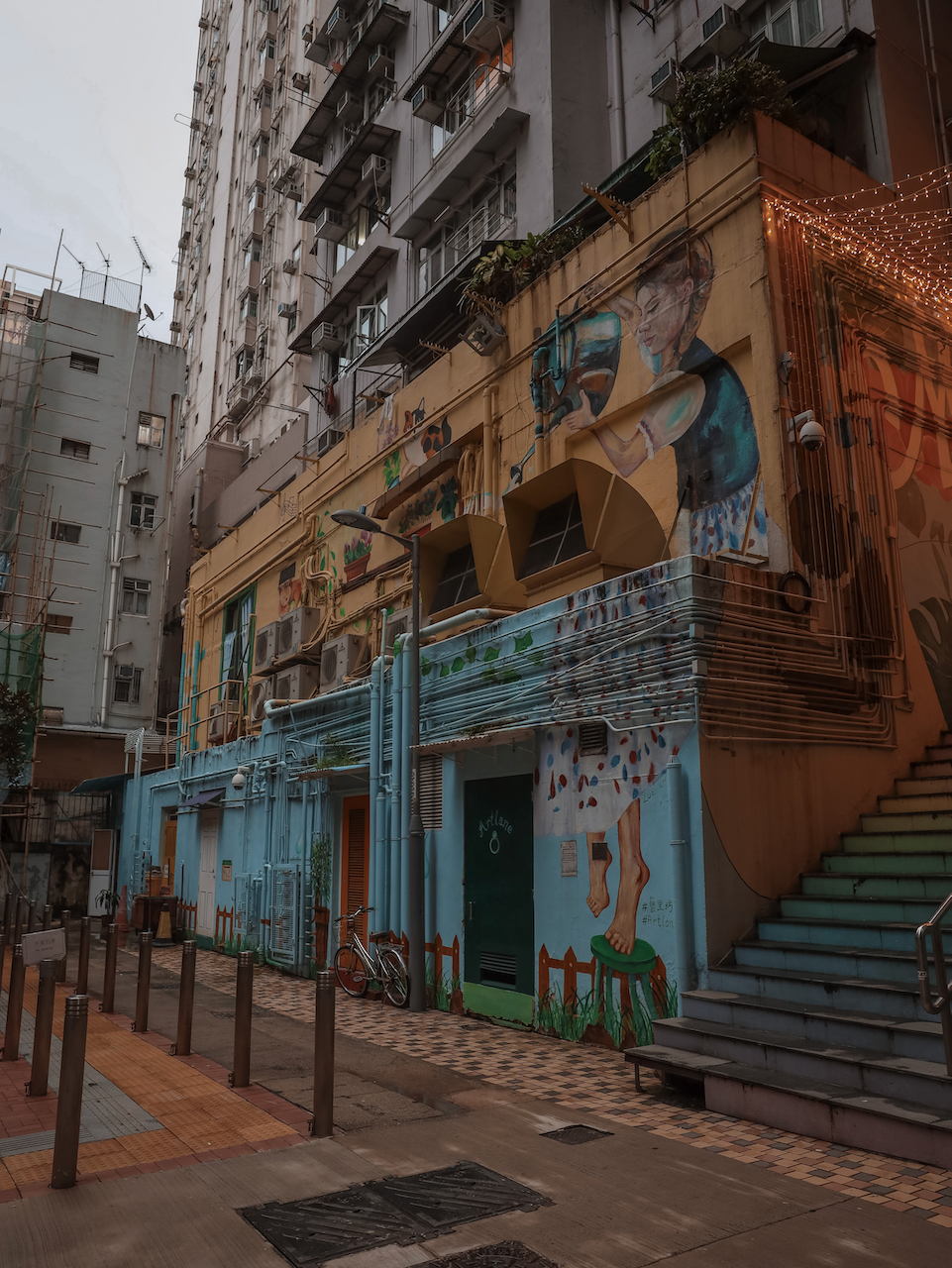Escaliers et graffitis à Art Lane - Hong Kong