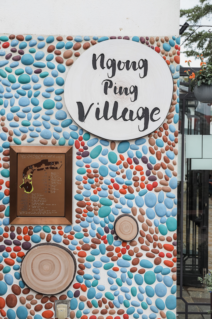 Murale en céramique au village de Ngong Ping - Hong Kong