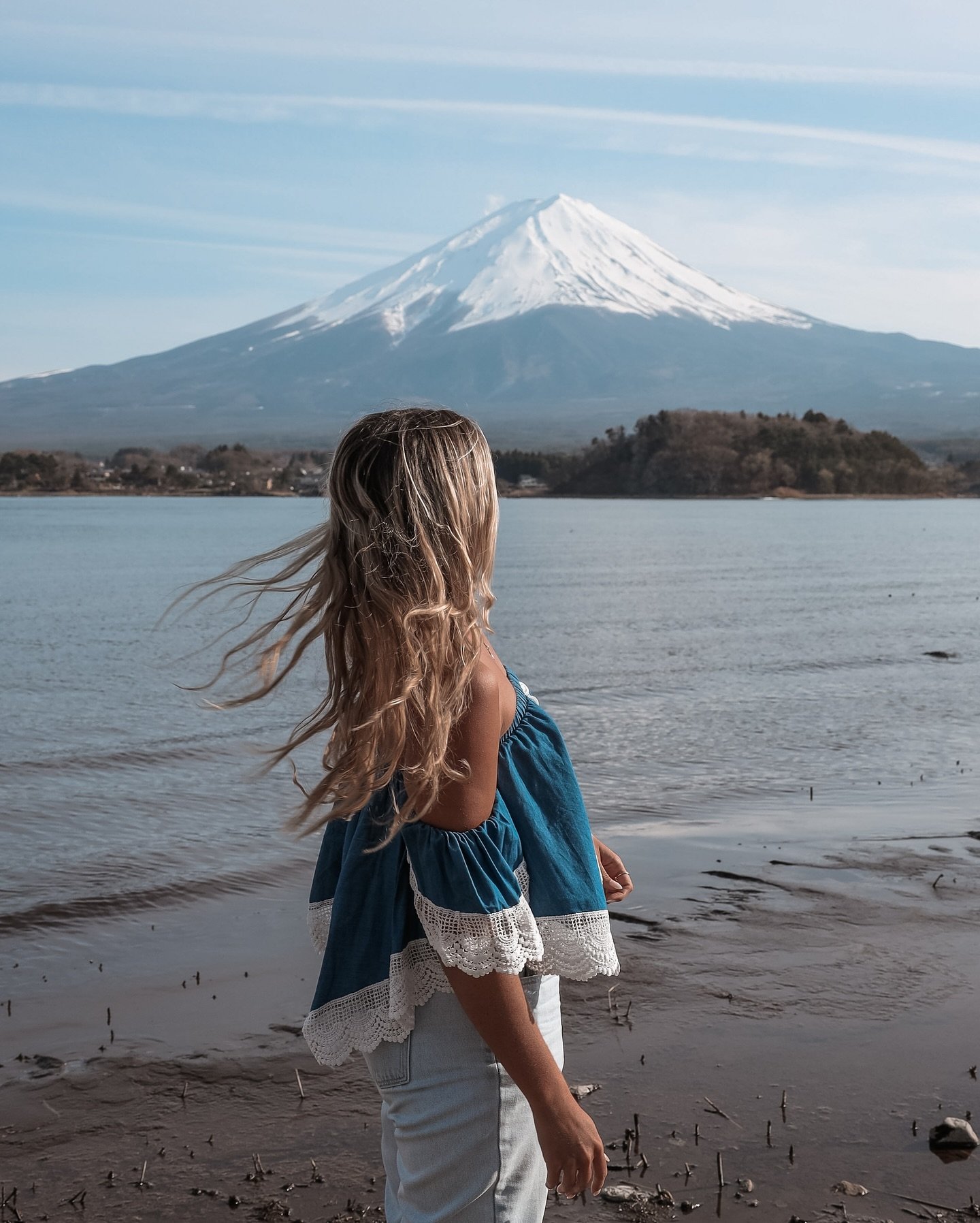 Mount Fuji literally blew me away! It looks 10 times more impressive in real life than in photos 🏔️

#mountfuji #fujijapan #mountfujidaytrip #lakekawaguchi #oishipark