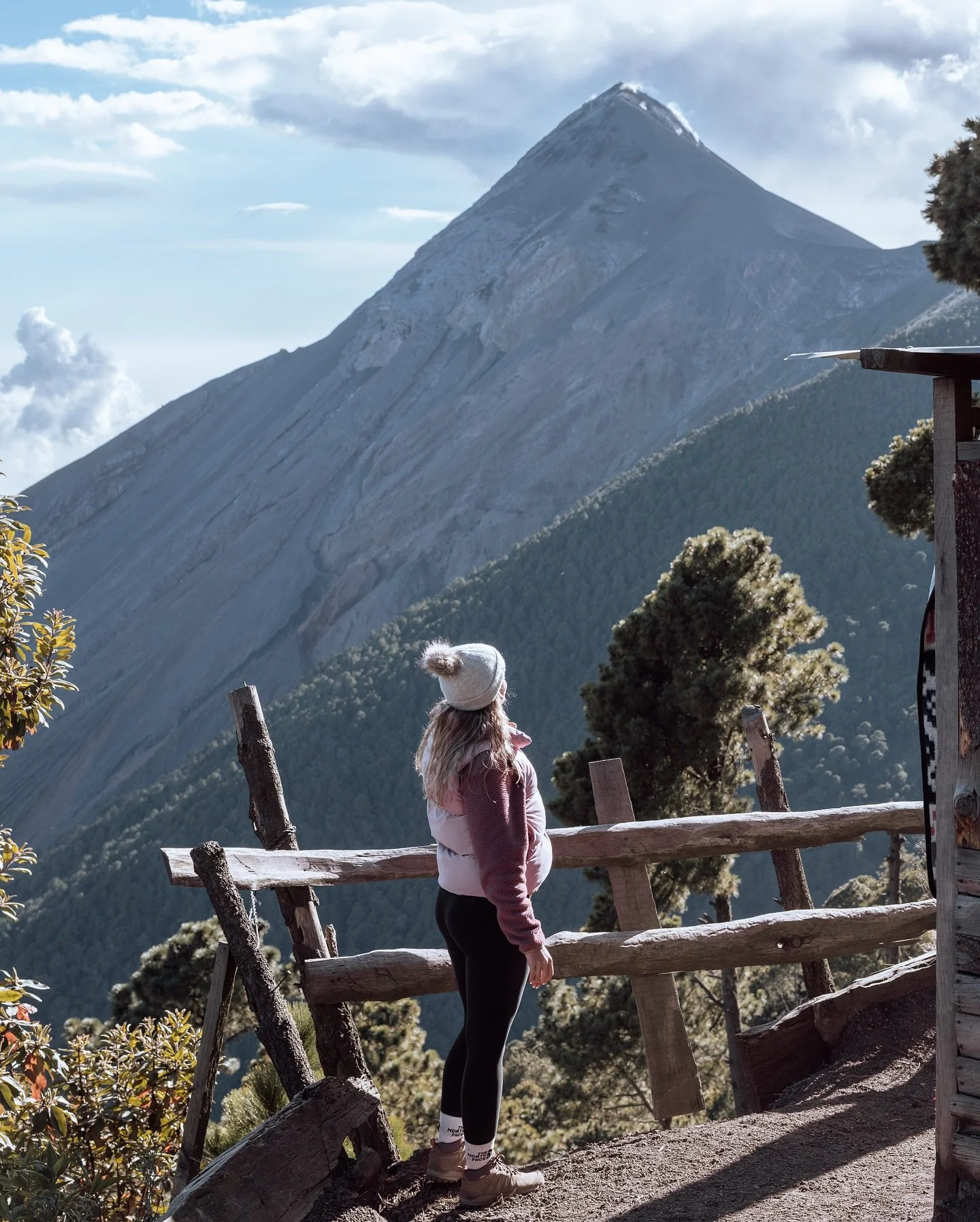 Spent some time in Guatemala and had the opportunity to see Volc&aacute;n de Fuego erupt from up close; what an incredible experience! 🌋 

#fuego #acatenango #guatemala #volcano #centralamerica #volcandefuego