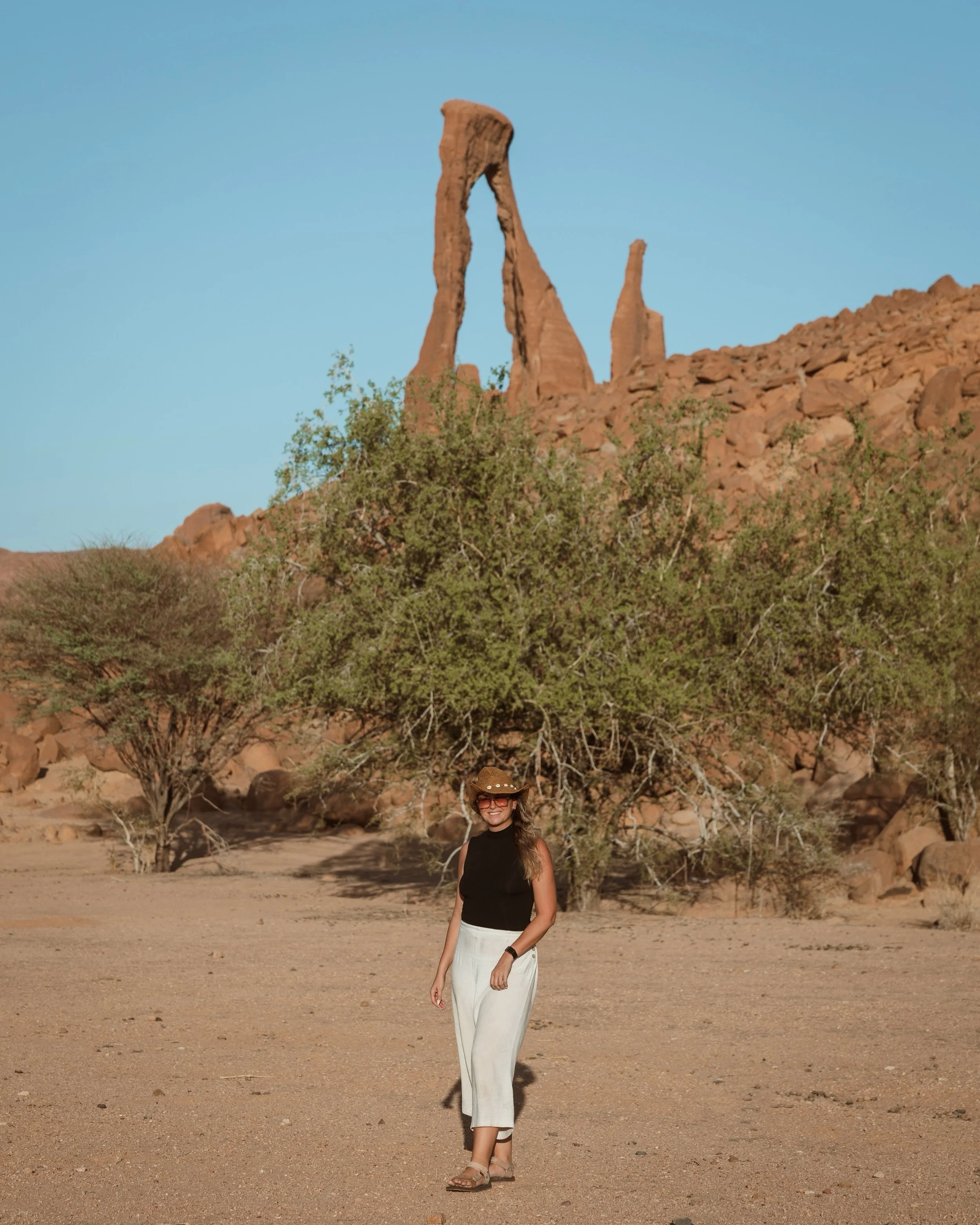 Chad is definitely the least travelled country I have ever visited, and what an experience so far! 🇹🇩 

The journeys are mostly spent driving on desert roads, and we barely see any people. Only camels, goats and donkeys 👀

#ennedi #chad #ennedipla