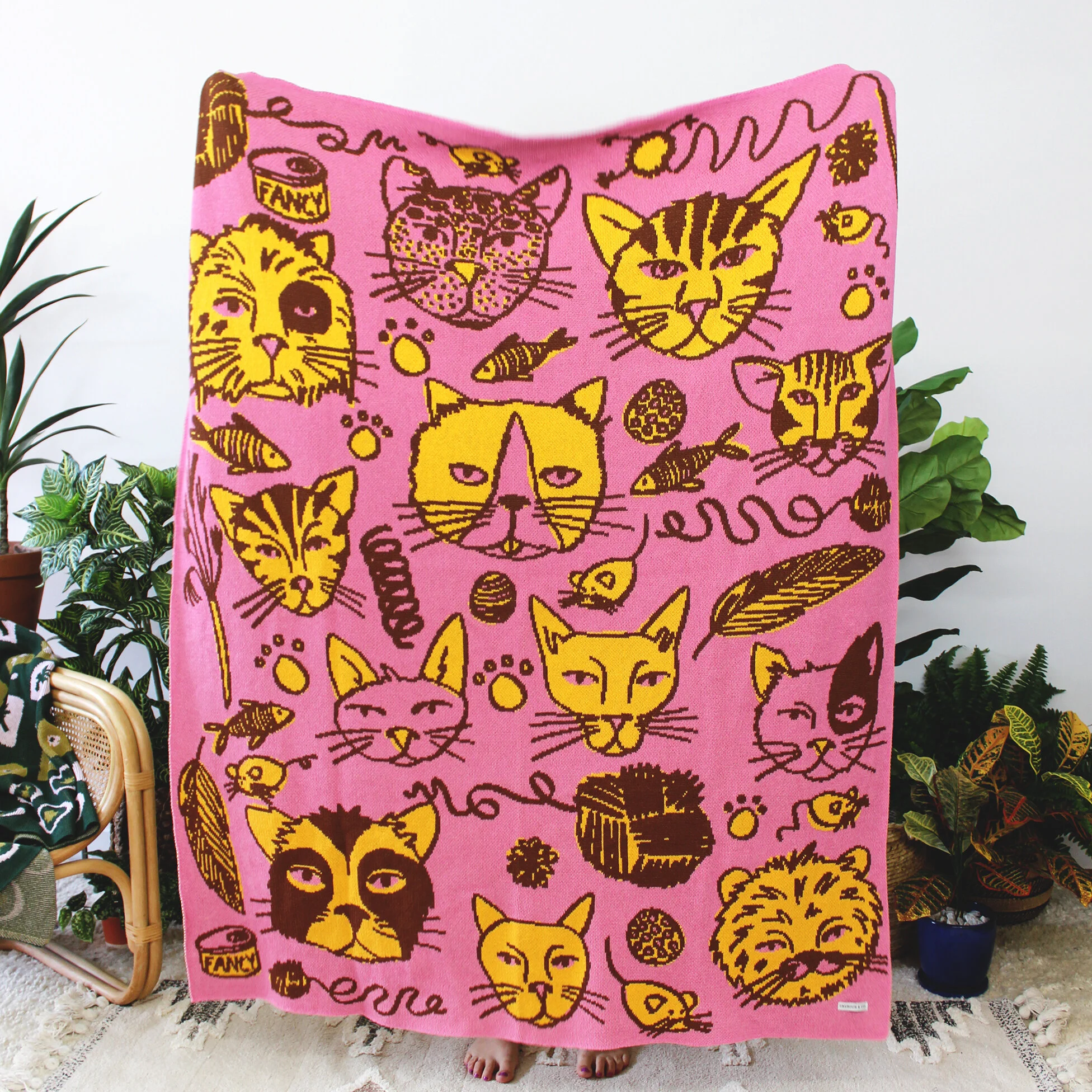 Meow knit blanket pink IMG_2083.JPG
