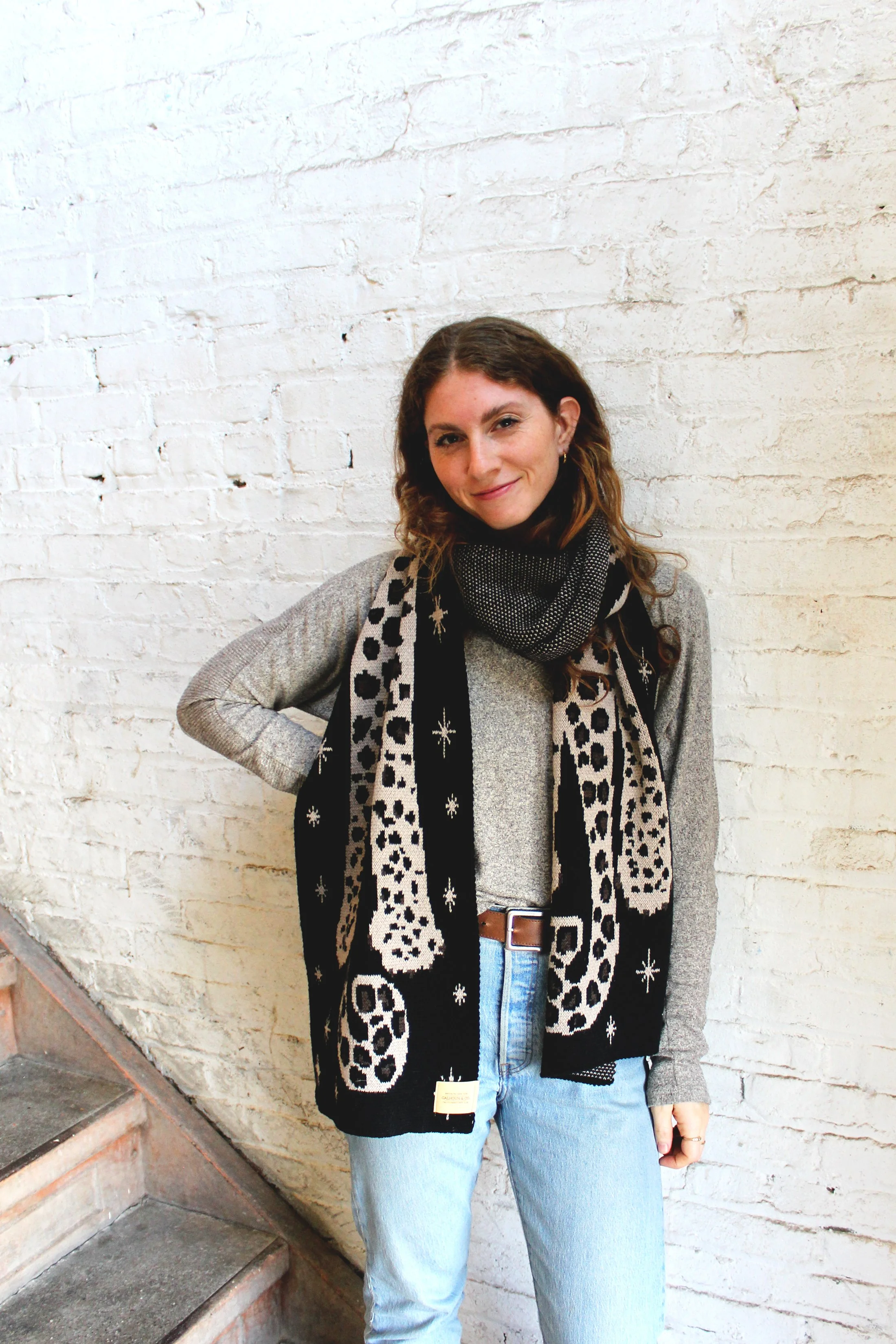 Merino Wool Scarf Leopard Snow grey IMG_5463.JPG