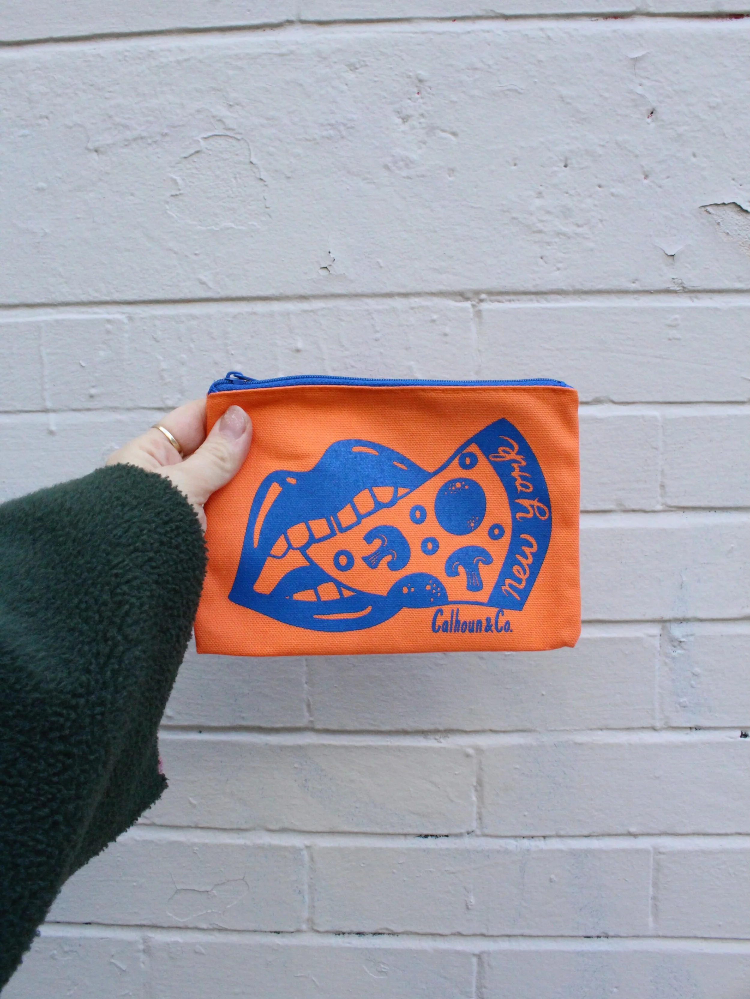 💙🏀💙🗽🧡
Our cheesey saucy perfection tees and sweatshirts are only available in our shop, but the zipper pouches for your game-time snacks are online plus in store. #nyknicks