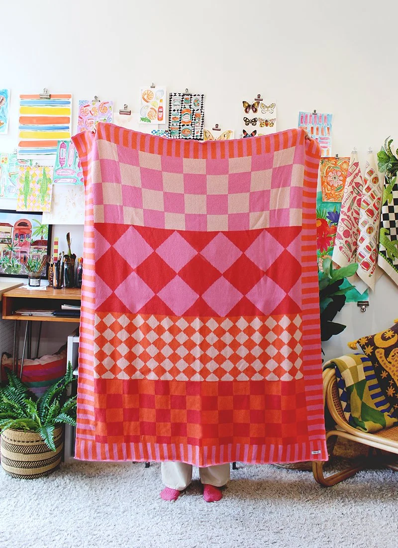Diamond Checkerboard Pattern Mix & Match Knit Throw Blanket in Melt My Heart