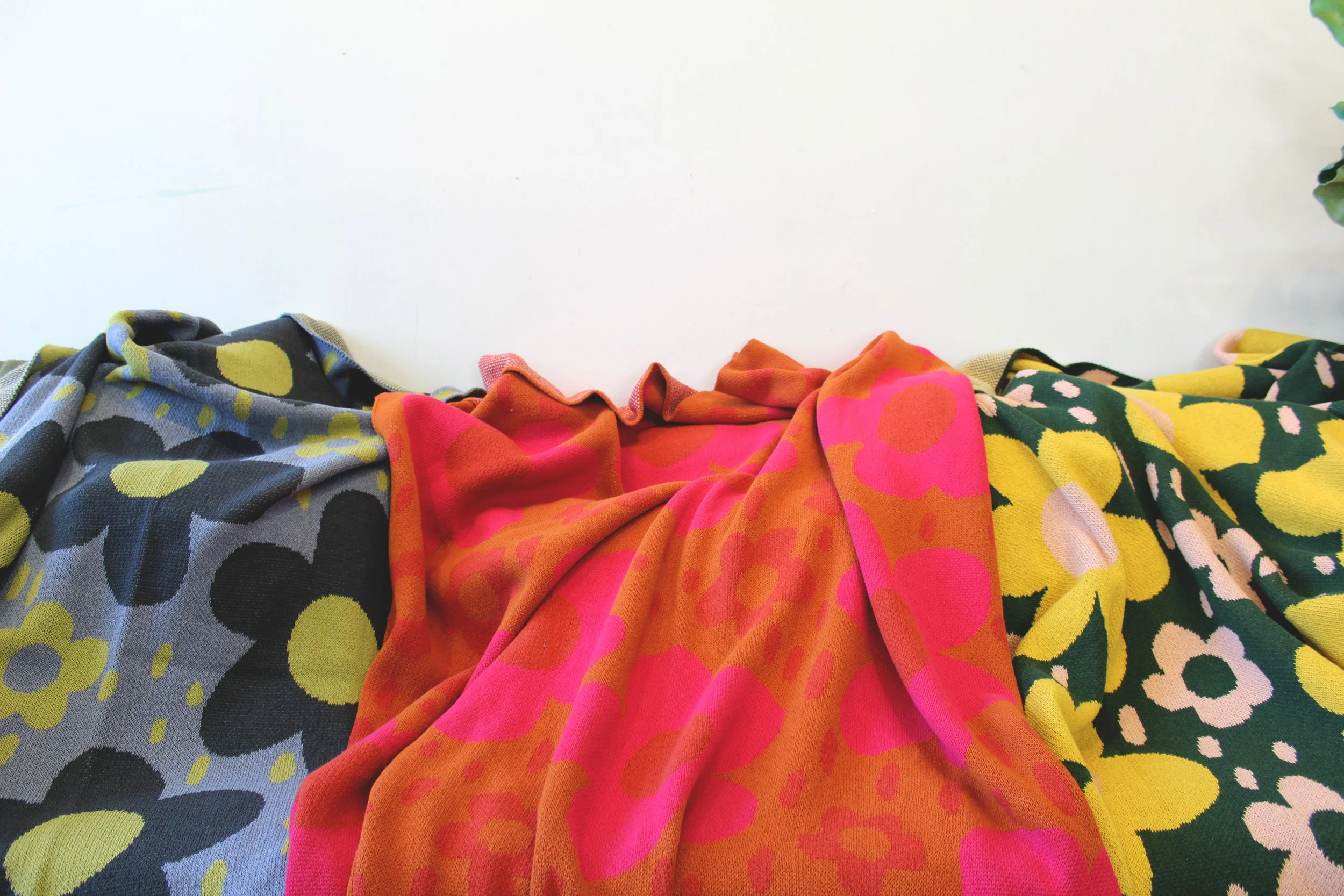 Knit Blanket Flower Power -IMG_1867.JPG