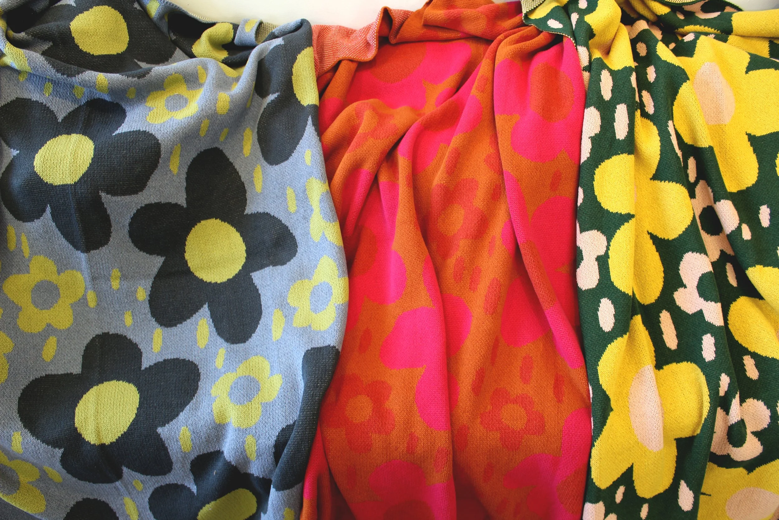 Knit Blanket Flower Power -IMG_1868.JPG