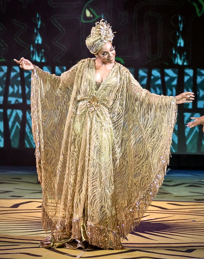 Demetria McKinney as GLINDA