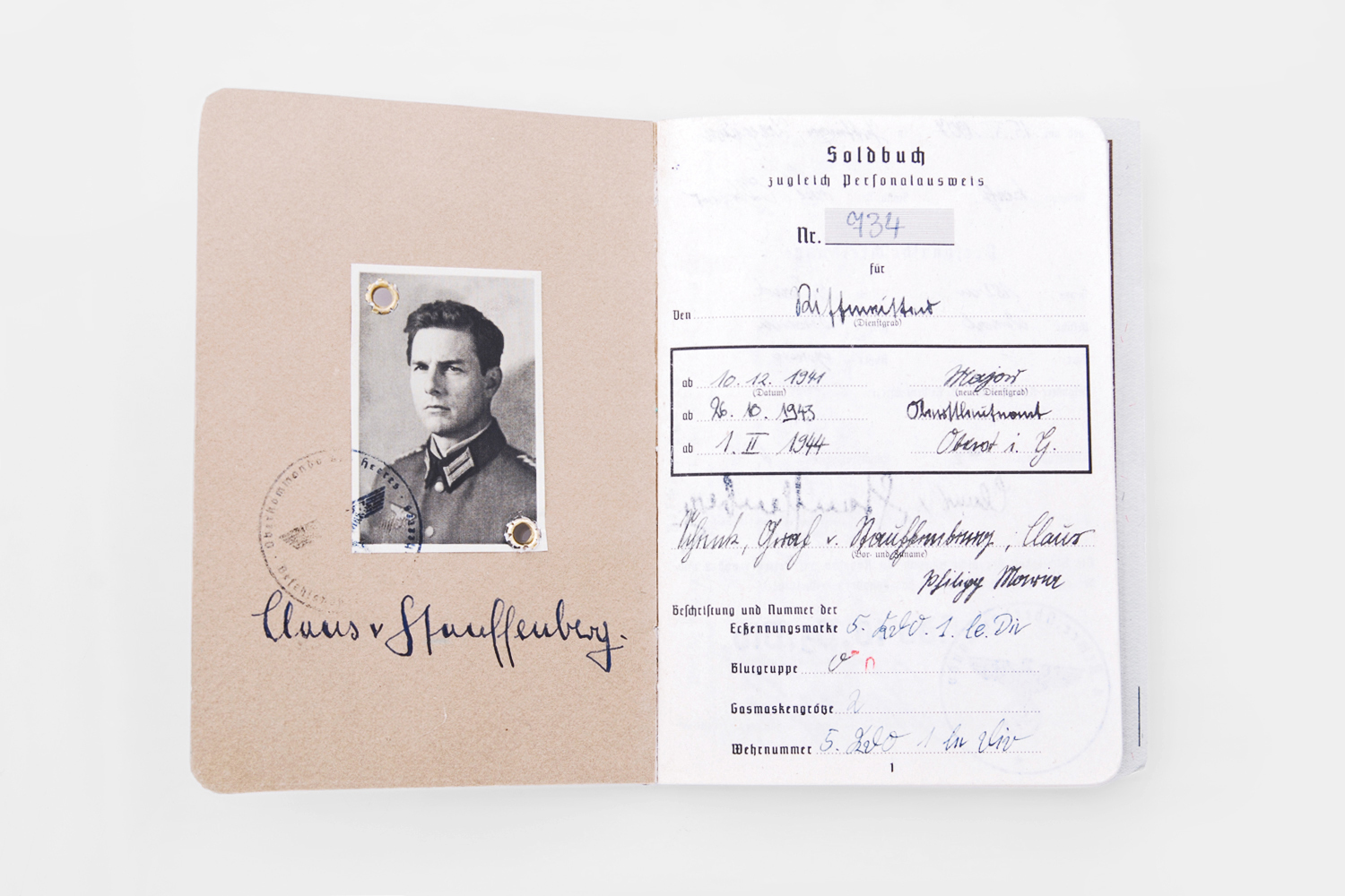 id_stauffenberg_1_w_gradiation_bg.jpg