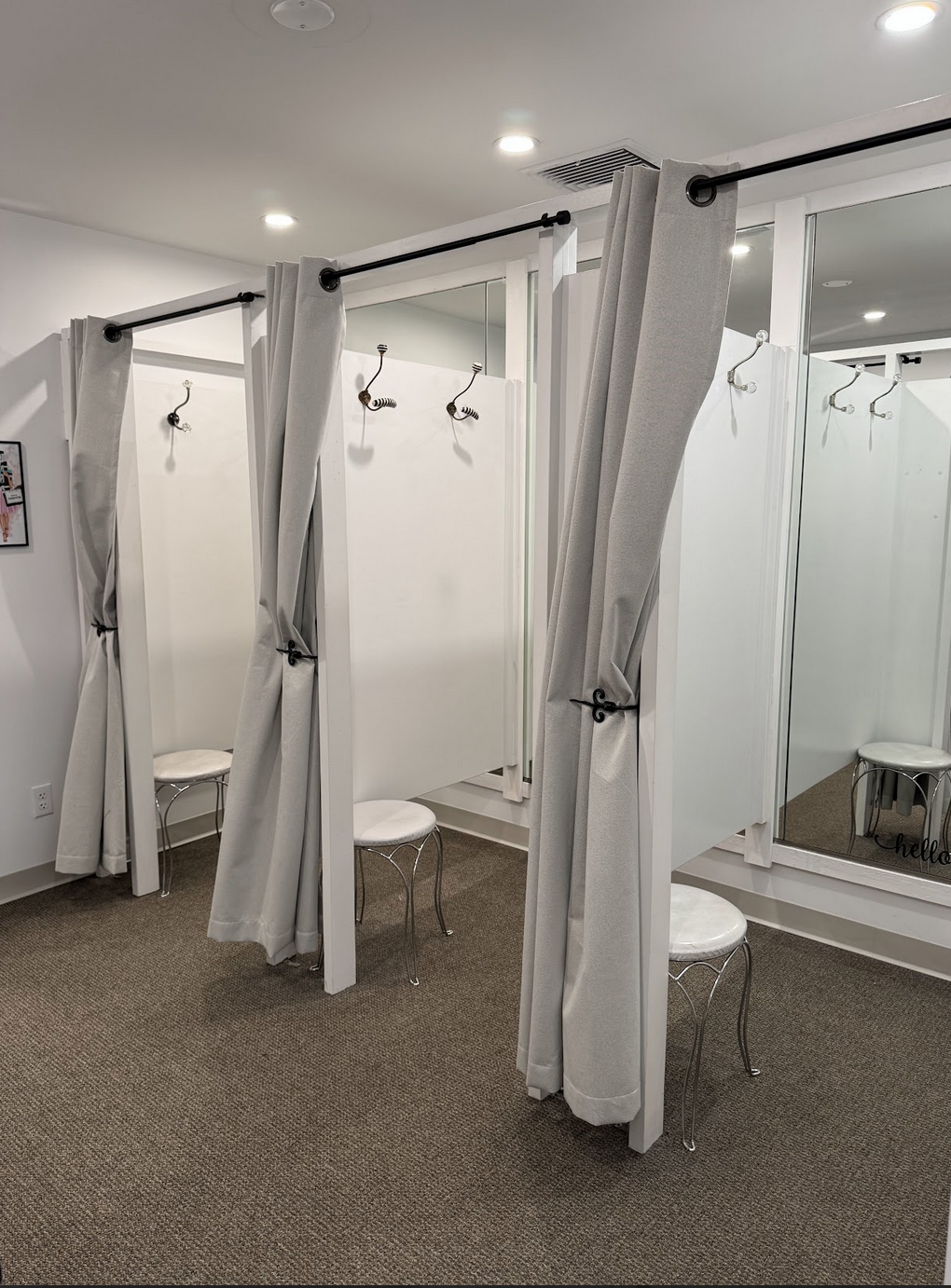 SelectionsBoutiqueDressingRooms.png