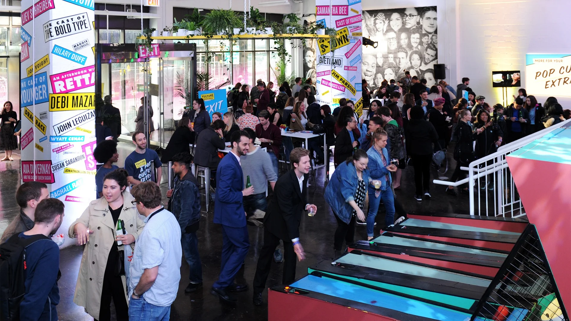 18-VF_Lounge_Crowd1.jpg