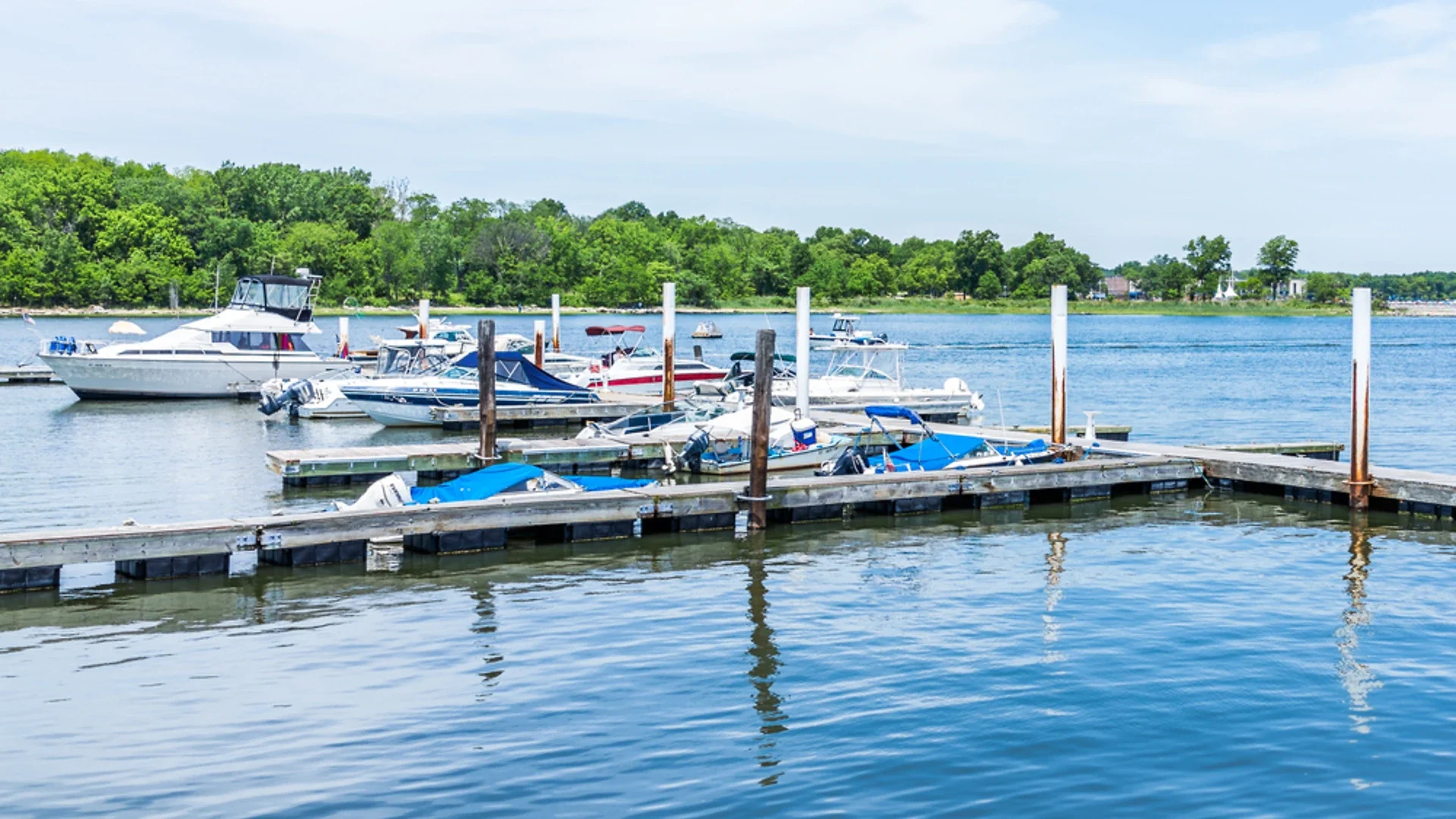 Day Trip to City Island Via Free Bus Tour for A Cool Family Adventure