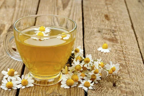 6 Beauty Benefits of Chamomile Tea