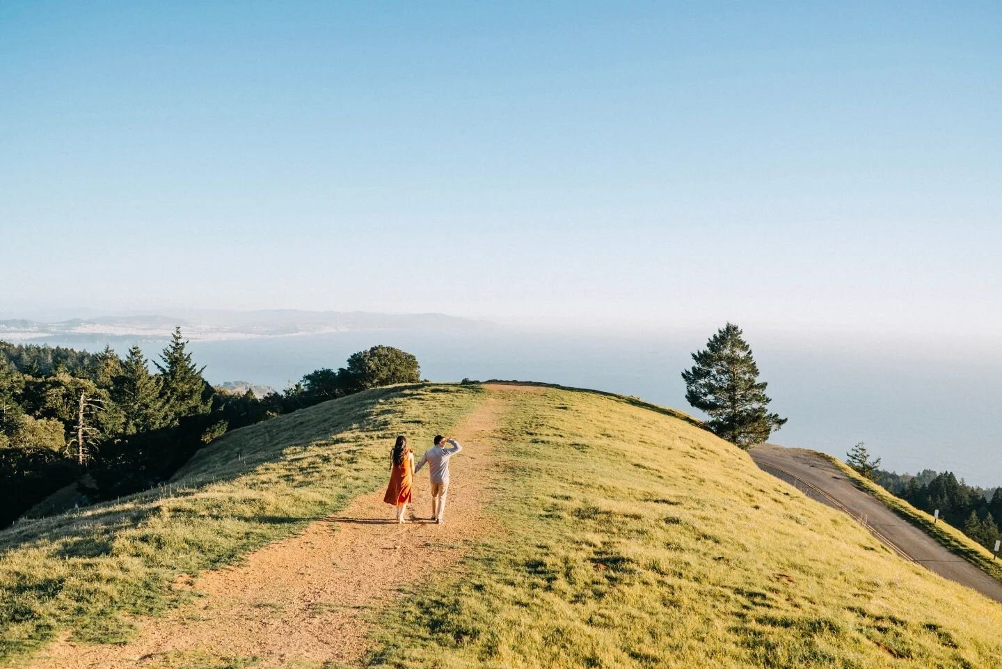 Allison + Rei at Mt Tam ✨.

Long and twisty roads, but for this view, it's all worth it. We almost had the place to ourselves 😁.

More to come soon.
.
.
.
.
.
.
#tellon #somewheremagazine #imaginarymagnitude #stayandwander #thedreamersplace #dreamer
