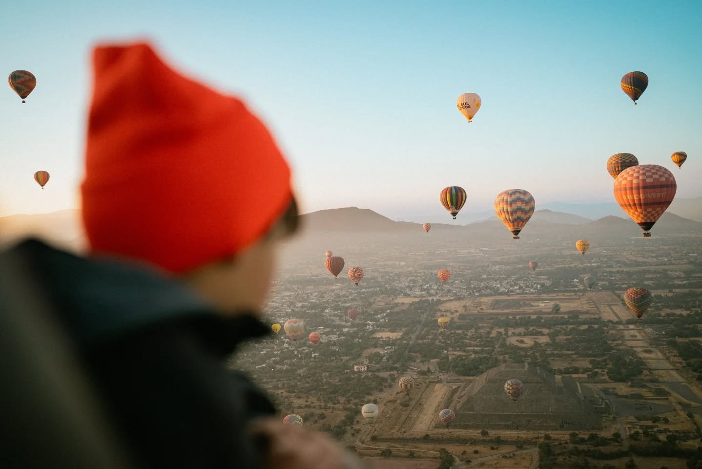 Flying over the Teotihuac&aacute;n pyramids.

#mexicocity #teotihuacan #hotairballoon #travelingtheworld #travelwithkids #travelphotography #travelingram #natgeoyourshot #tinyatlasquarterly #nationalgeographic #oneearthmagazine #voyagevoyagemagazine 