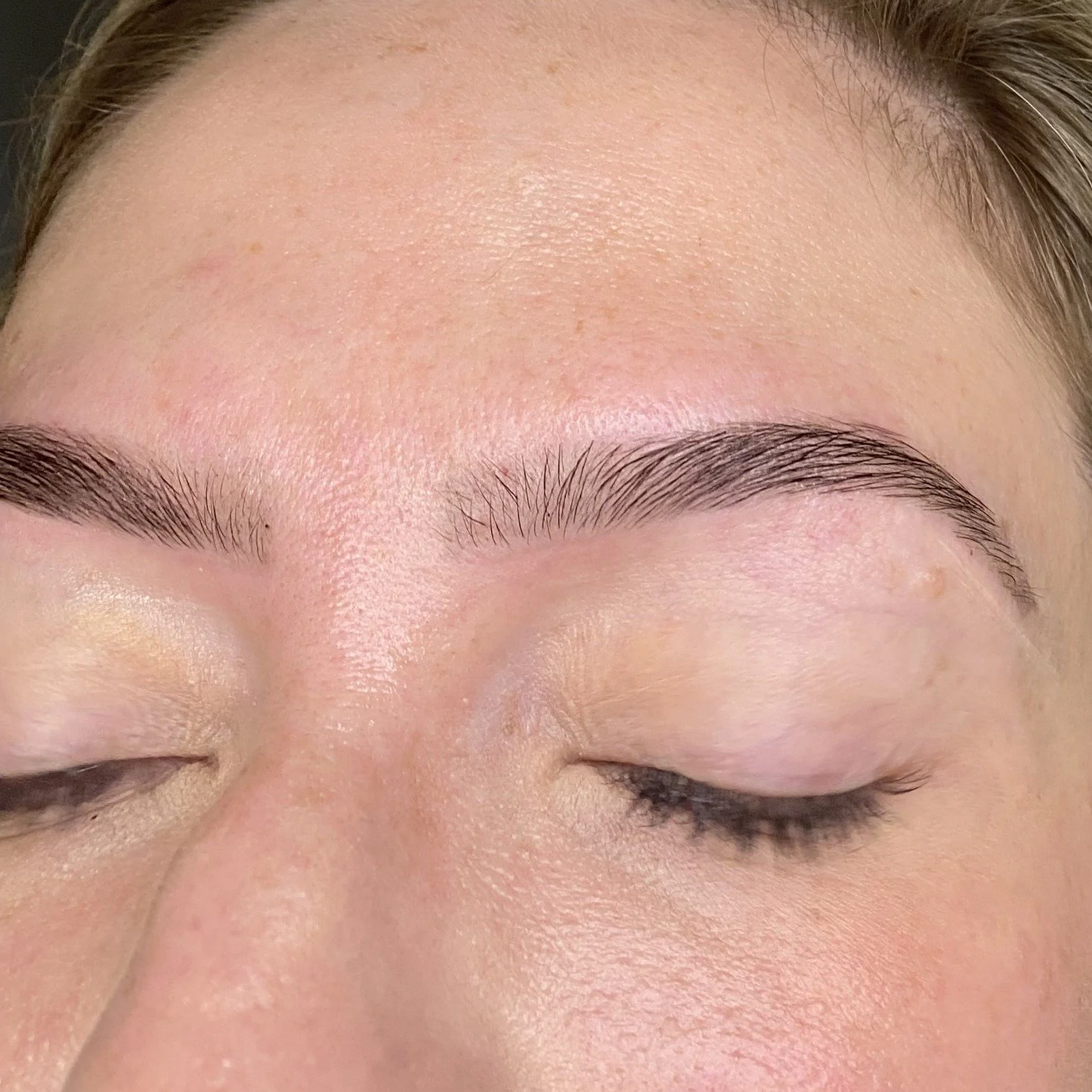 Name a better feeling than leaving the spa with fresh and clean brows.

#CleanGirlAesthetic #CrispBrows #BrowShaping #BrowTint #BrowBar