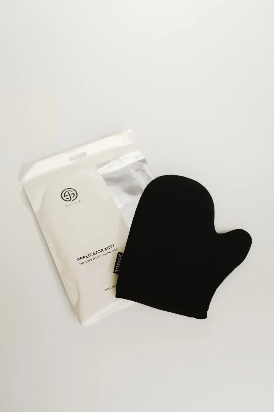 sjolie-applicator-mitt-self-tanning-glove-with-packaging.jpg.webp