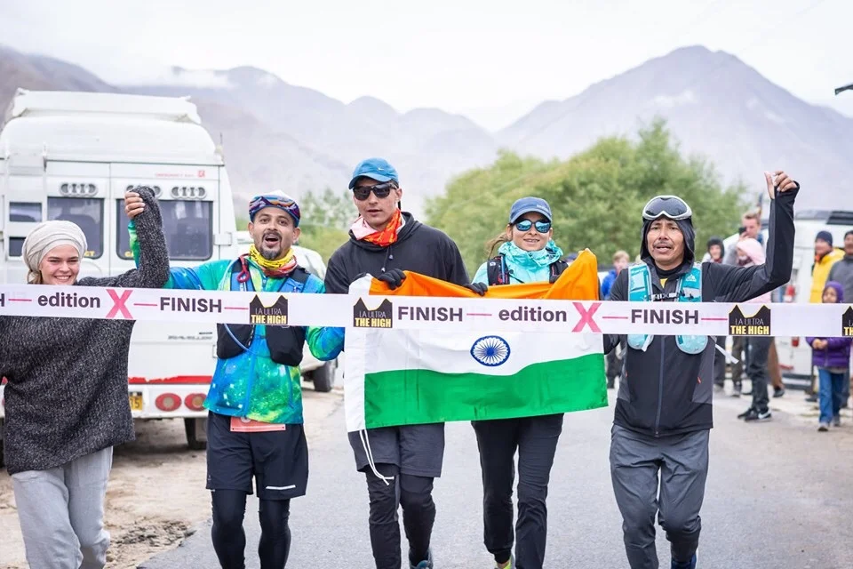 55 kms participants together getting to finish line