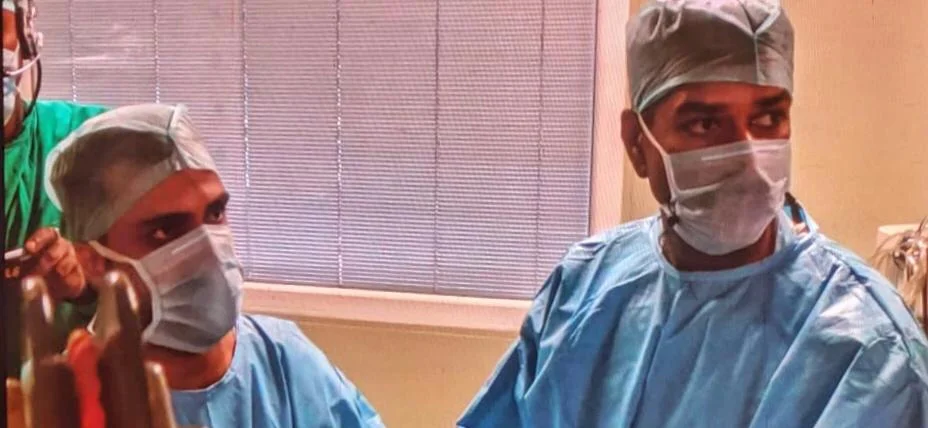 Dr-Raju-Easwaran-operating.jpg