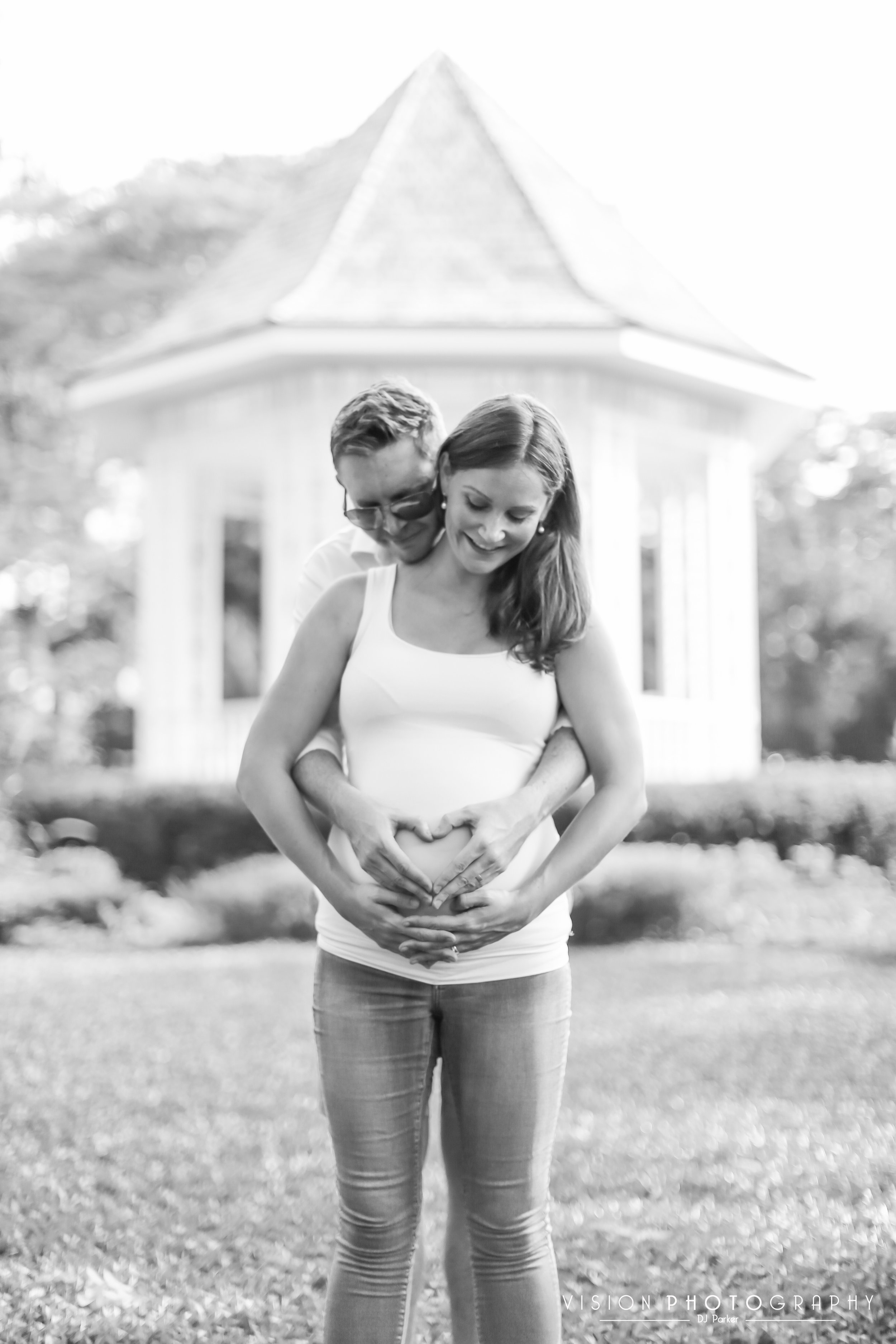 Outdoor maternity Botanic Gardens black and white