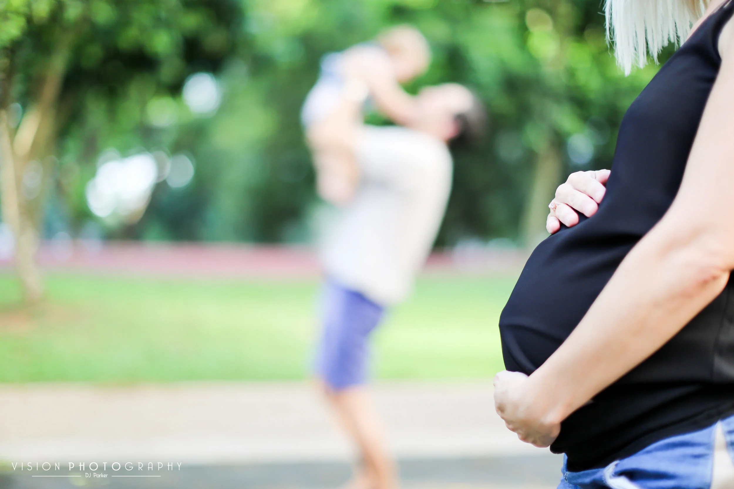 Outdoor sibling maternity playground