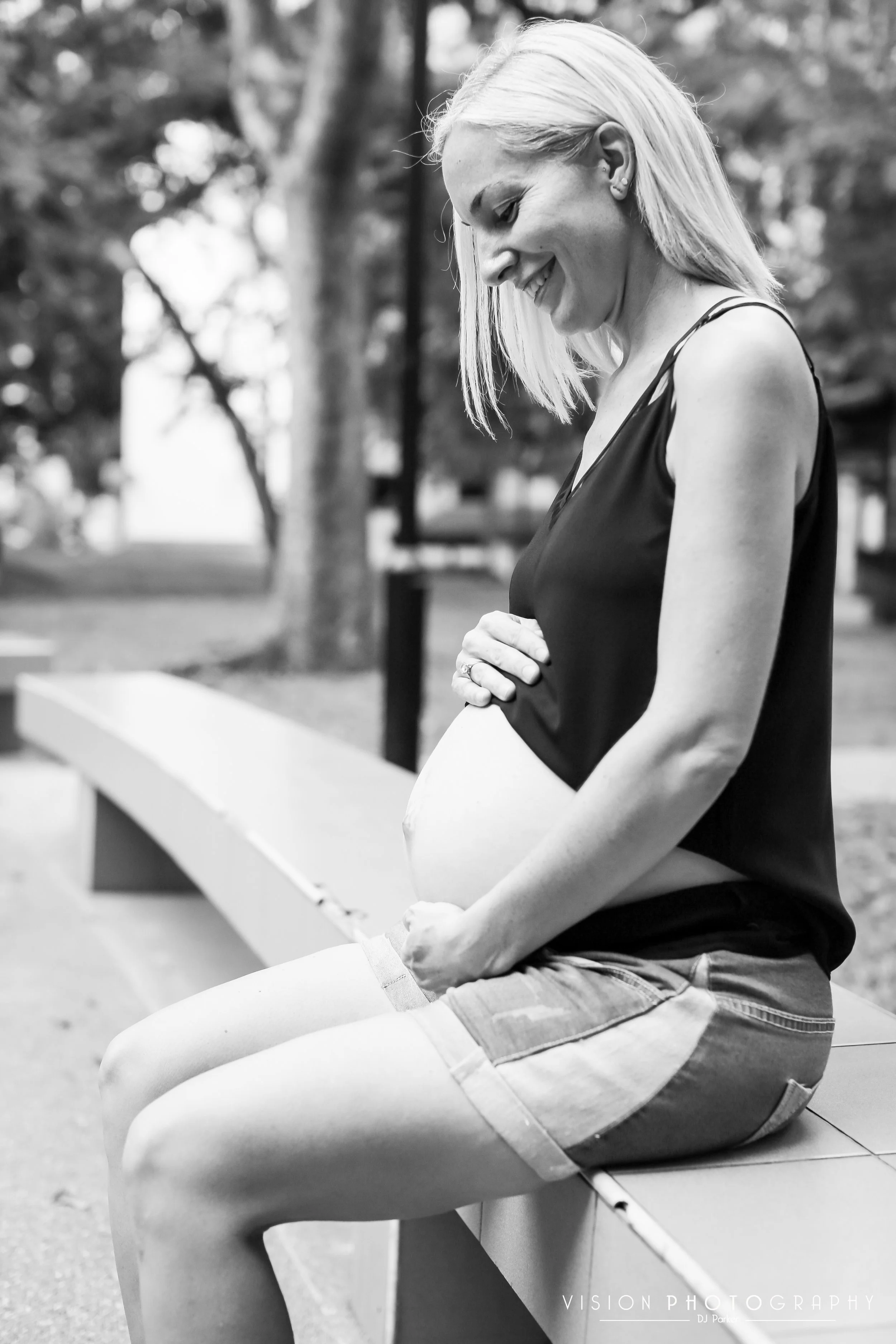 Outdoor sibling maternity black and white