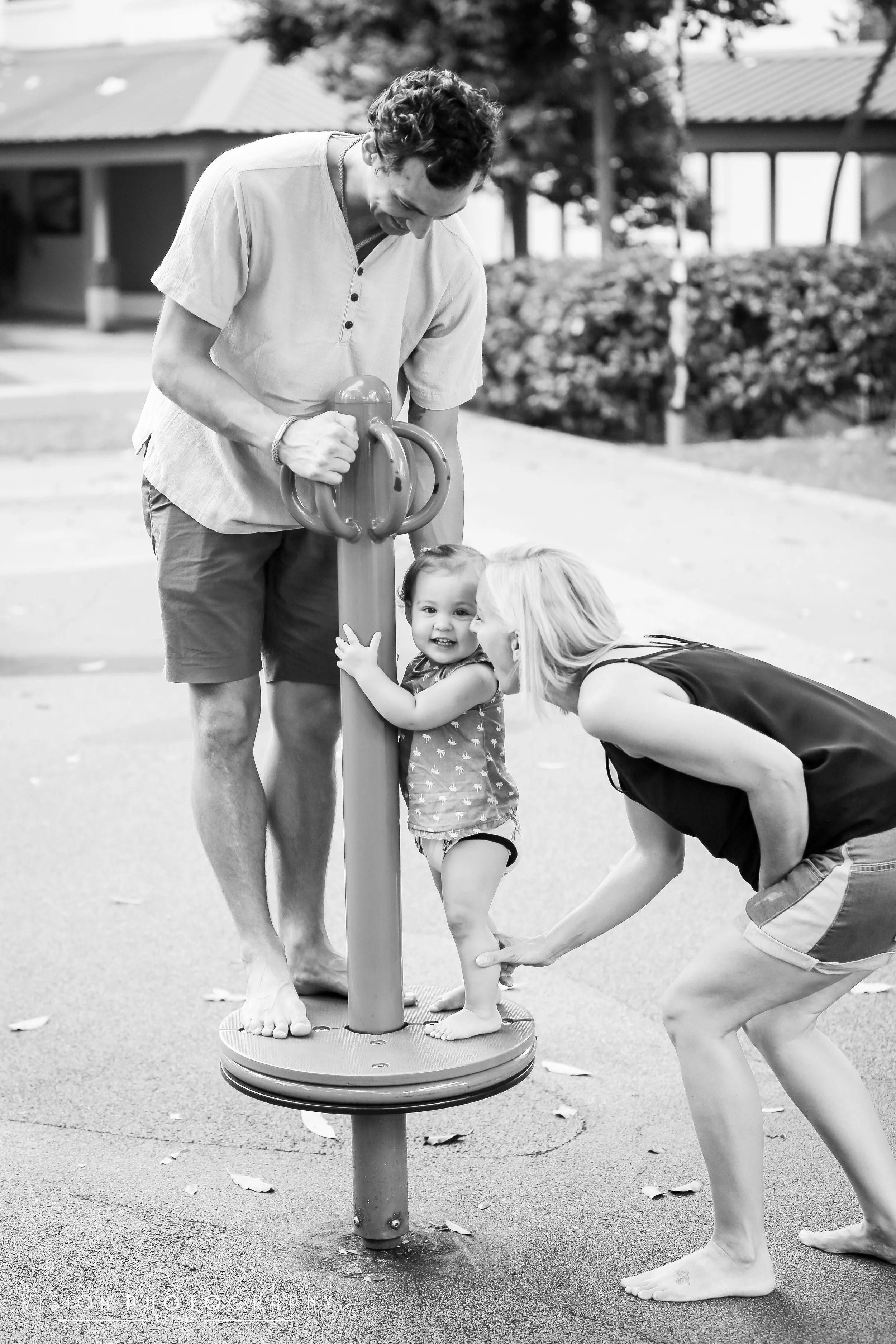 Outdoor sibling maternity black and white