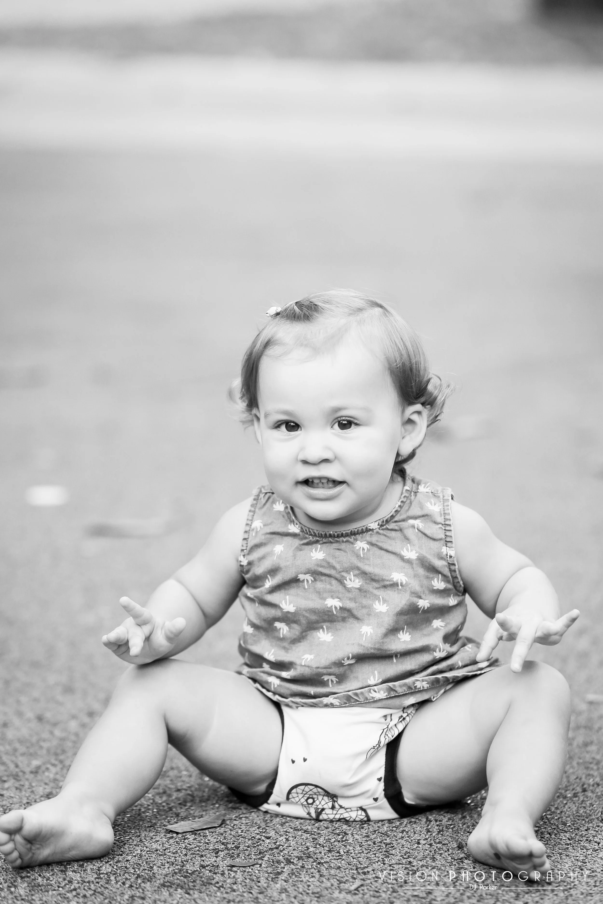 Outdoor sibling maternity black and white