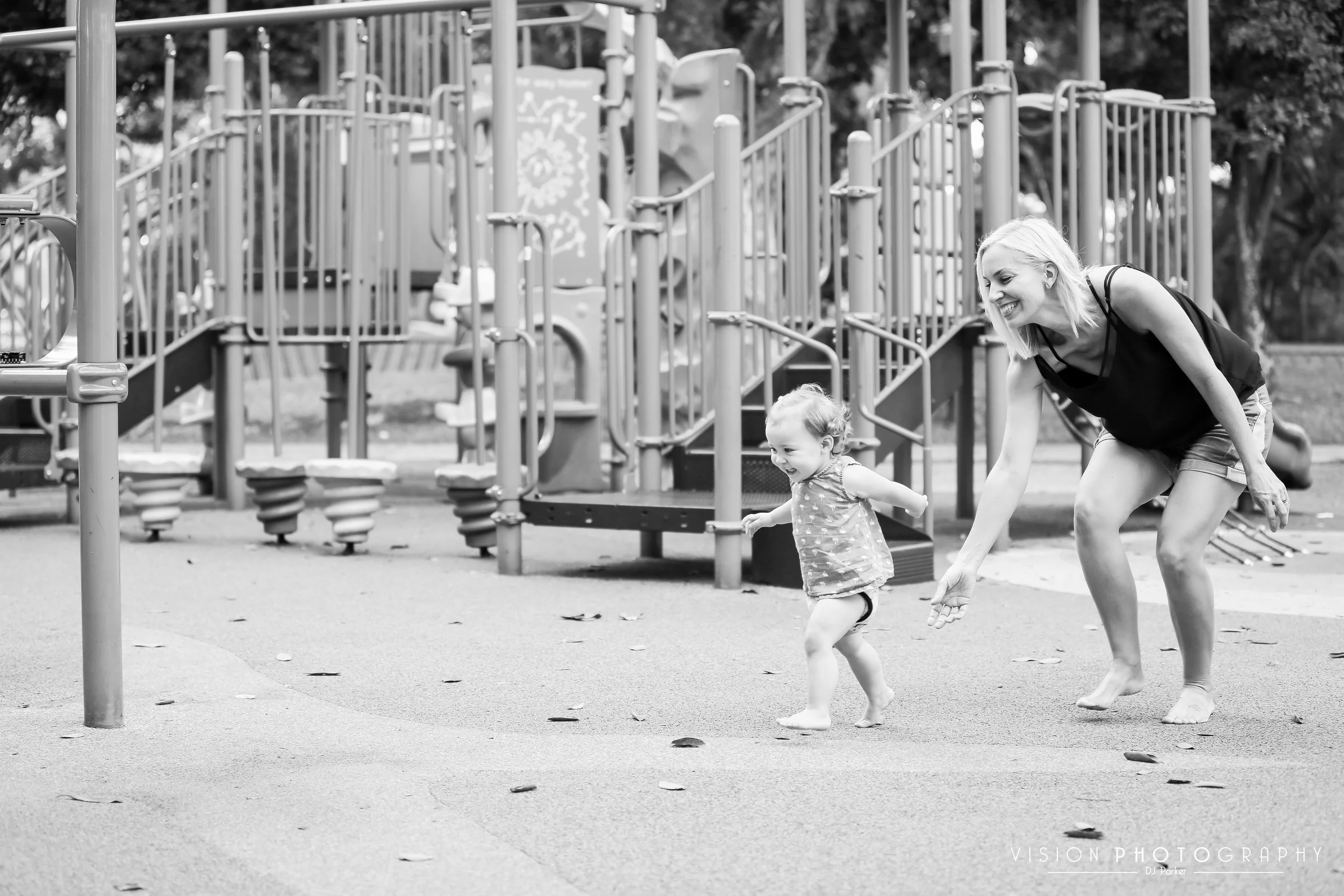 Outdoor sibling maternity black and white