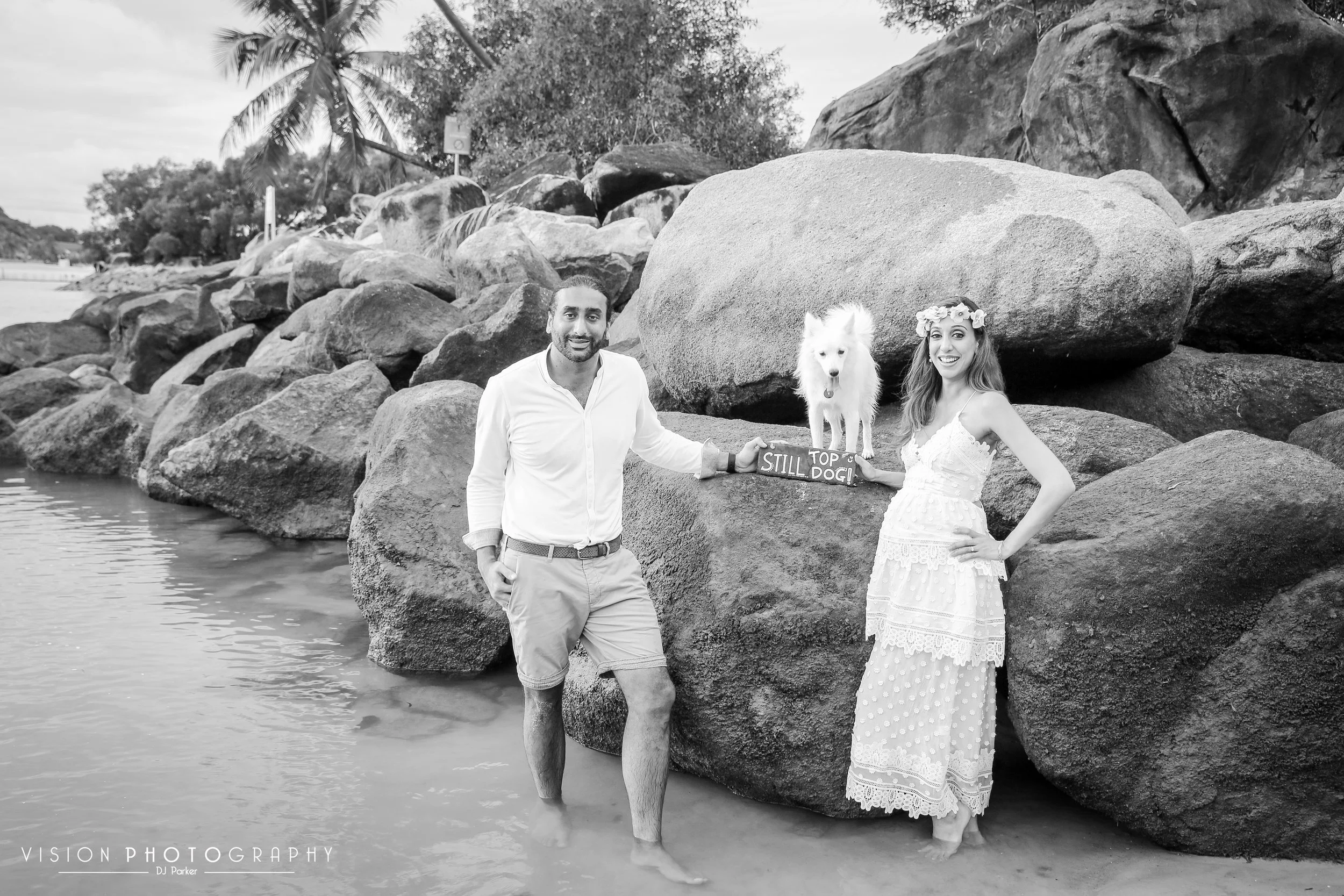 Outdoor maternity sentosa with dog