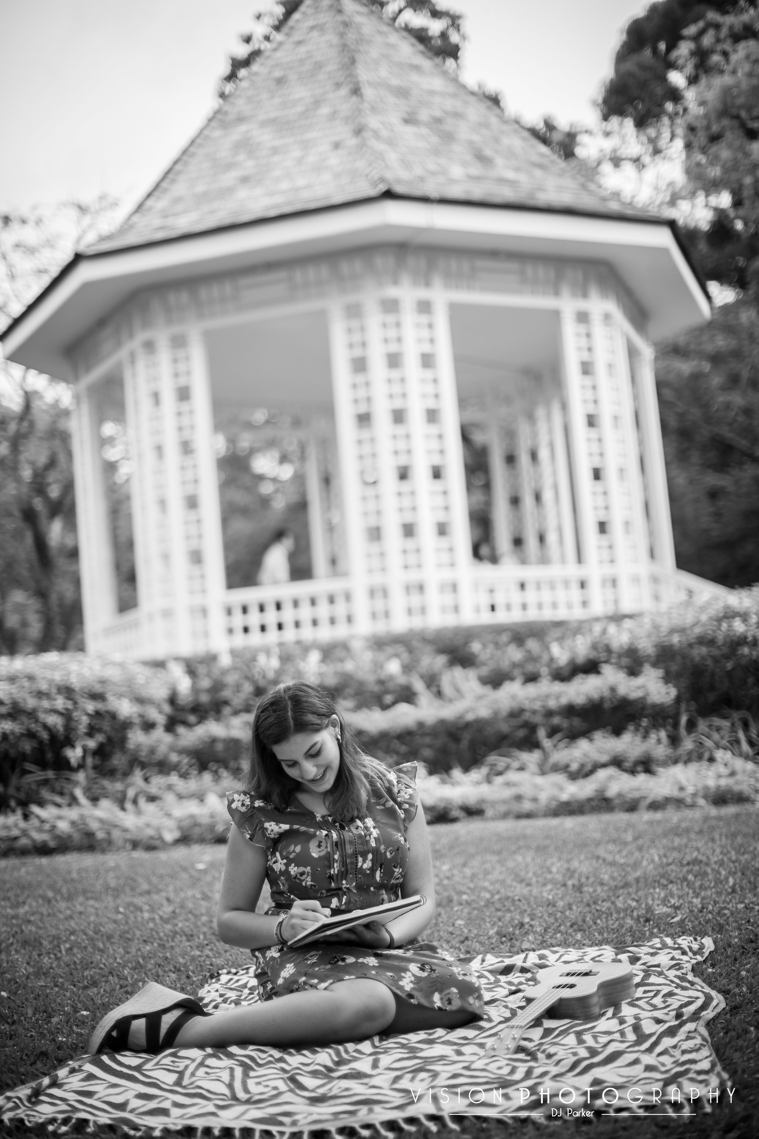 Outdoor seniors’ photos Botanic Gardens black and white