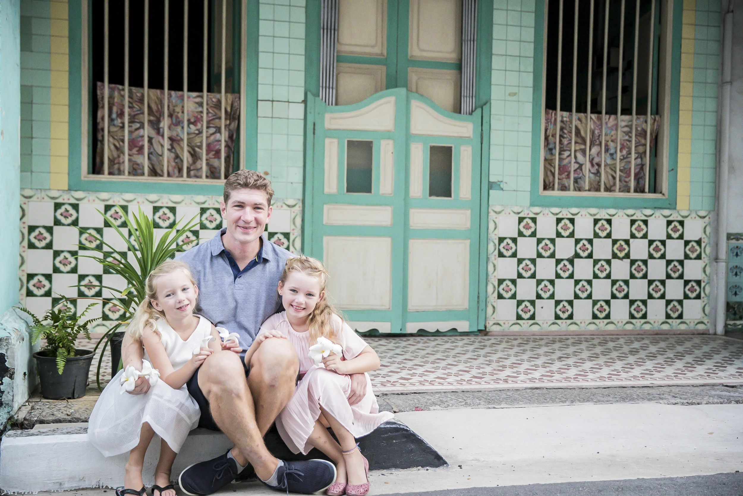 Family Photographer outdoor Singapore Vision Photography Daniel Parker