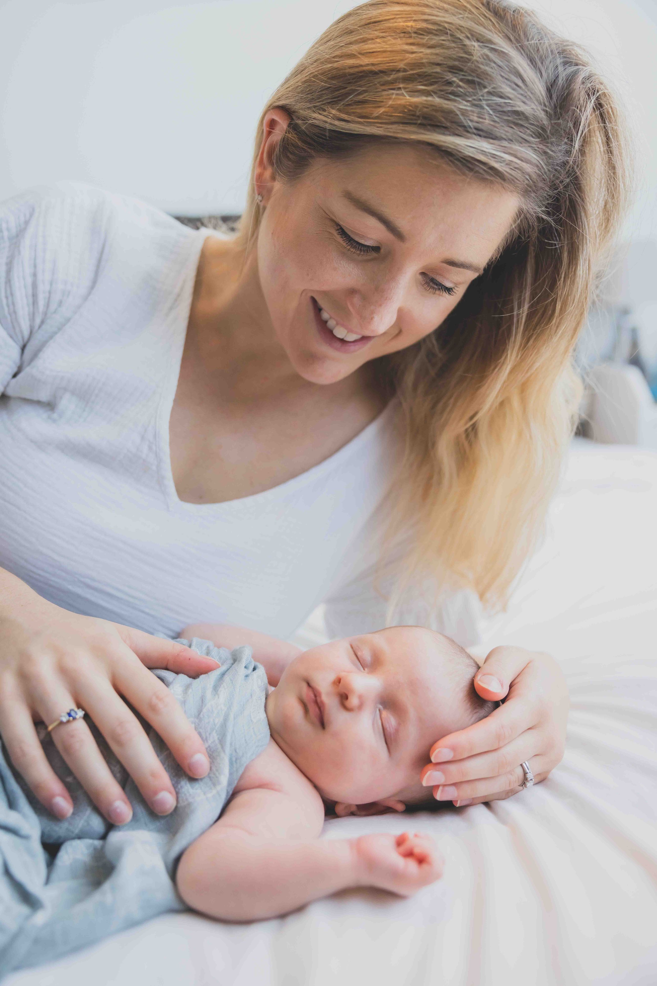 Newborn baby home visit shoot-4564.jpg